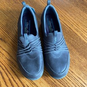 Sketchers Classic Fir Air cooled Memory Foam shoe